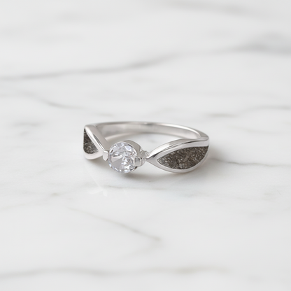 Anillo con Cenizas en Solitario con Circonita 