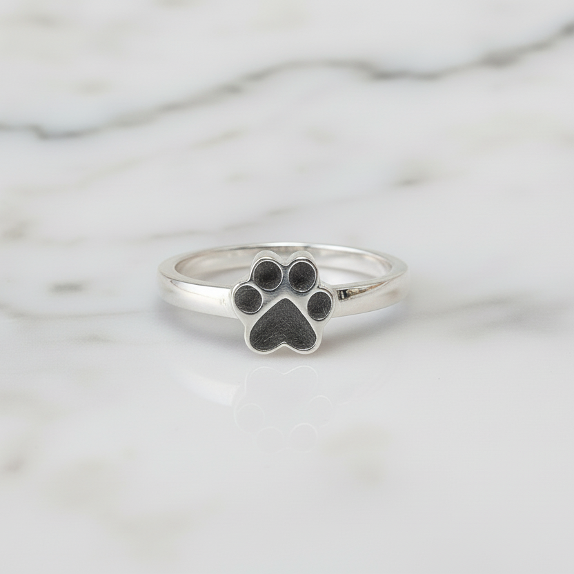 Anillo con Pelo de Mascota en Huella de Plata de Ley