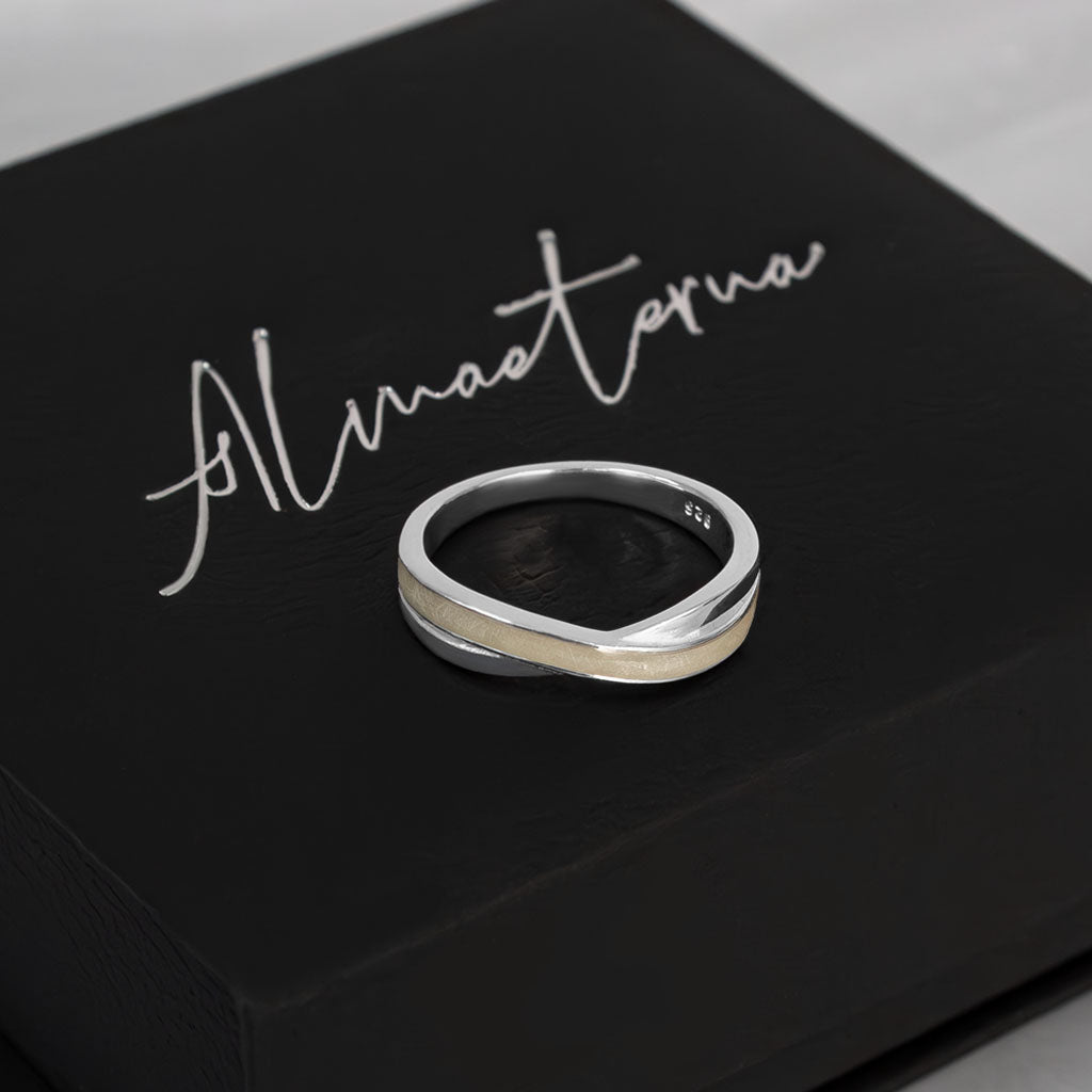 Anillo con pelo de tu perro o gato en banda cruzada de plata