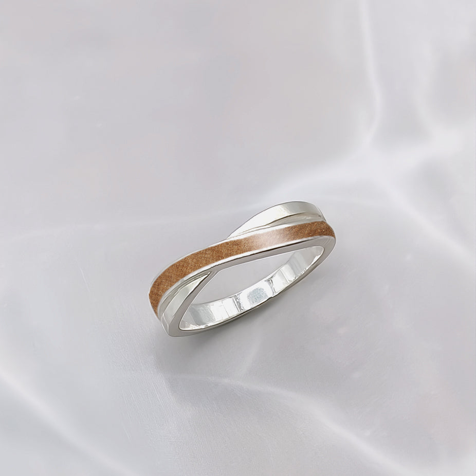 Anillo con pelo de tu perro o gato en banda cruzada de plata