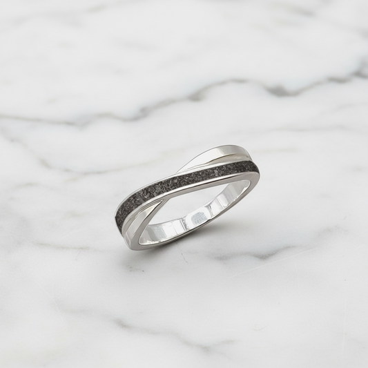 Anillo con Cenizas en Banda Cruzada de Plata