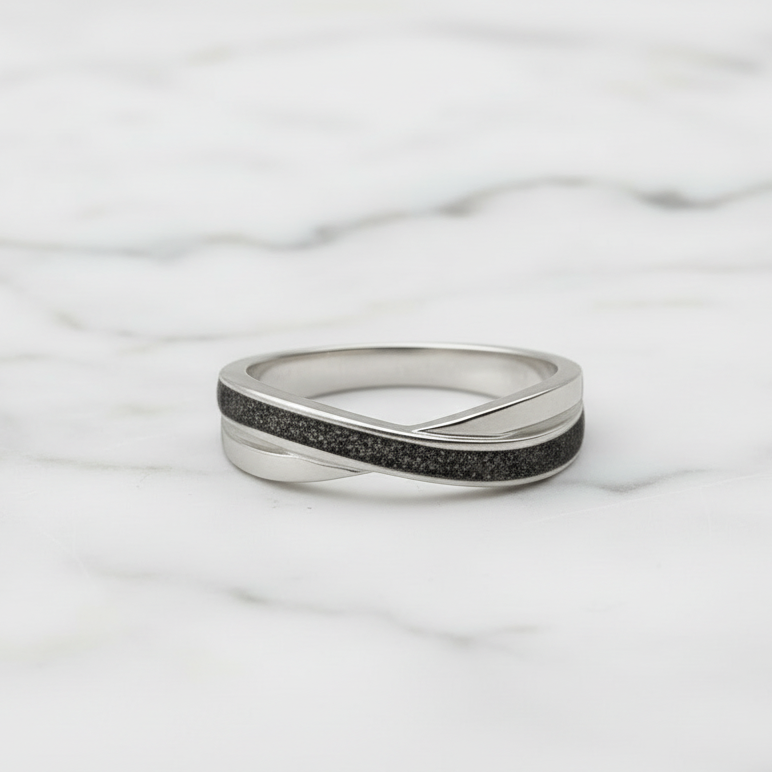 Anillo con Cenizas en Banda Cruzada de Plata 