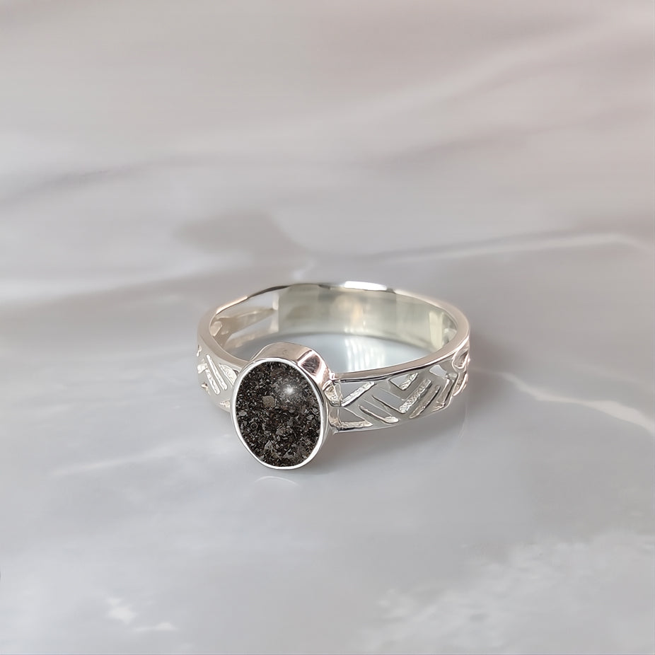 Anillo de plata · Oval con cenizas de tu mascota