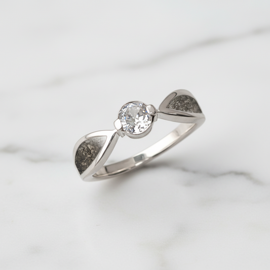 Anillo con Cenizas en Solitario con Circonita