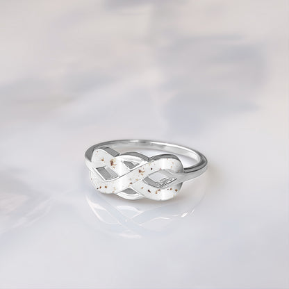 Anillo con cordón umbilical · Infinito de plata entrelazado con cordón umbilical