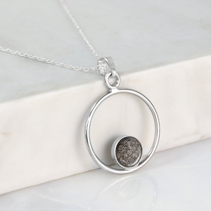Colgante con Cenizas en Círculo dentro de Aro de Plata