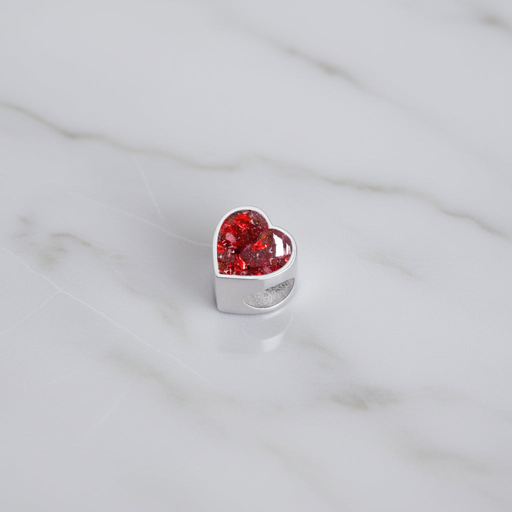 Charm con Cenizas y Brillo en Corazón de Plata de Ley