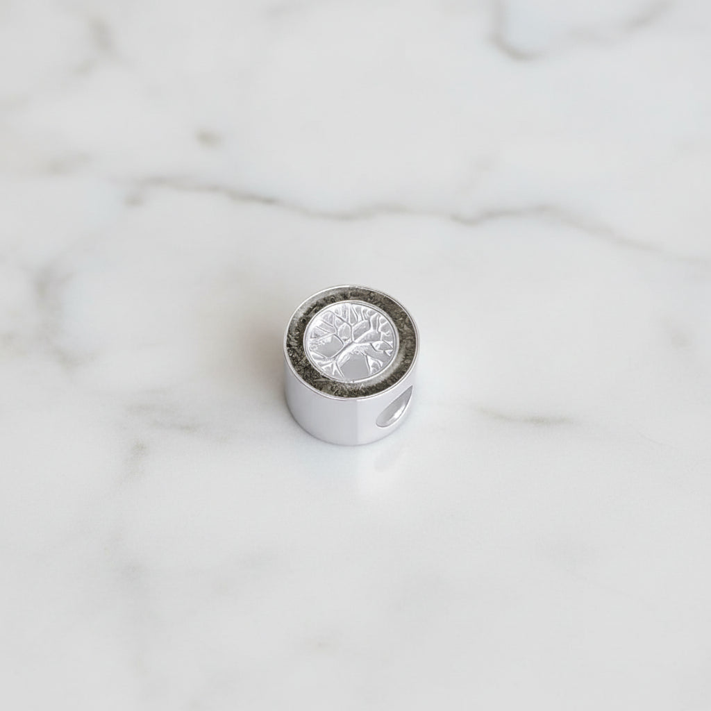 Charm de Cenizas en Árbol de la Vida de Plata