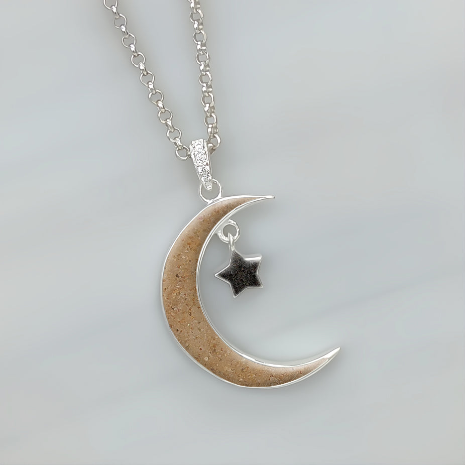 Colgante de plata · Luna con estrella con arena o tierra