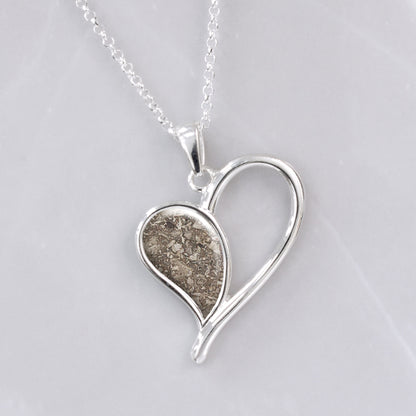 Colgante con Cenizas de Mascota en Corazón Latiente de Plata