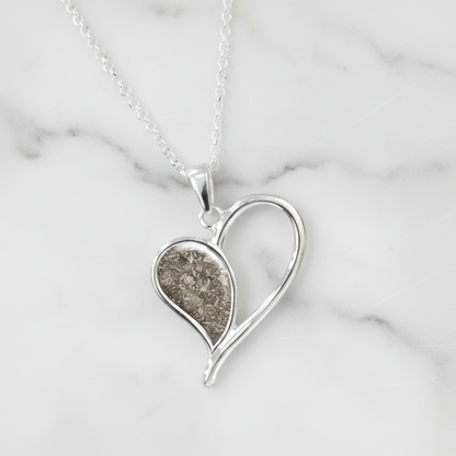 Colgante con Cenizas en Corazón Latente