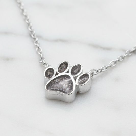 Colgante con Cenizas de Mascota en Huella de Plata con Cadena Integrada