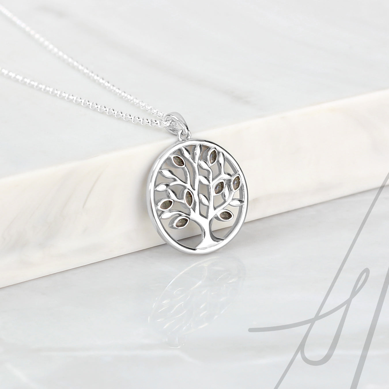 Colgante con Cenizas en Hojas del Árbol de la Vida