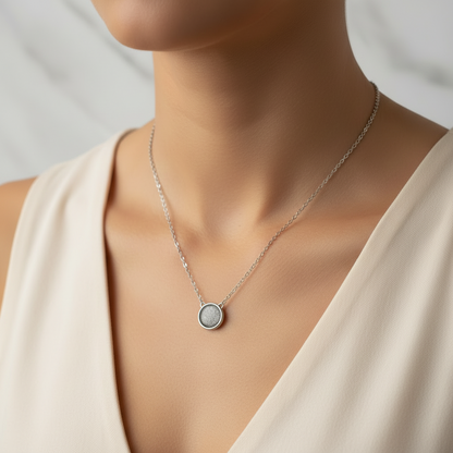 Colgante con Cenizas en Círculo de Plata con Cadena Integrada