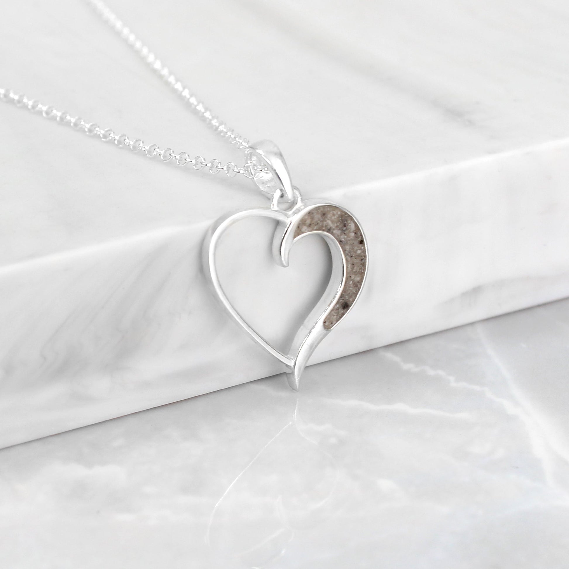 Colgante con Cenizas en Corazón con Luna Lateral
