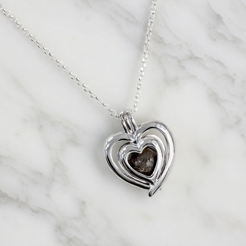 Colgante con Cenizas en Esfera dentro de Jaula Corazón de Plata de Ley