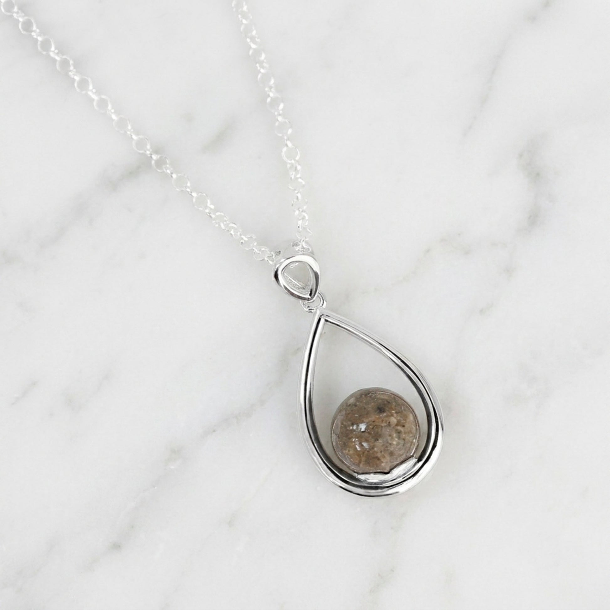 Colgante con Cenizas en Esfera dentro de Lagrima de Plata