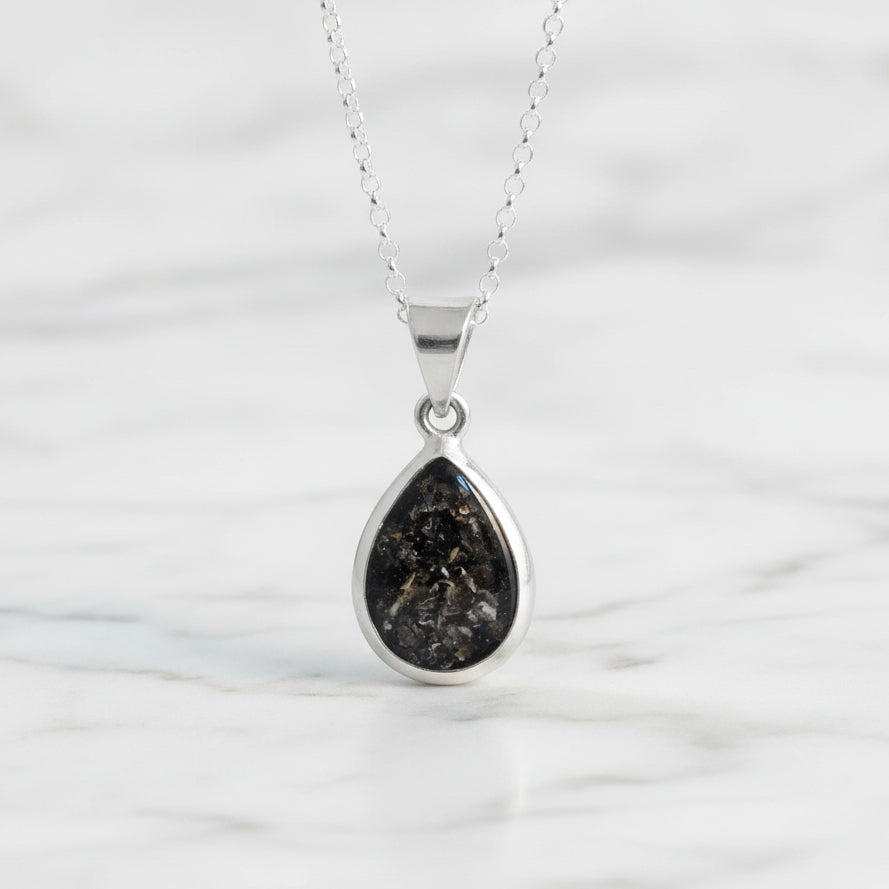 Colgante con Cenizas en Lágrima de Plata