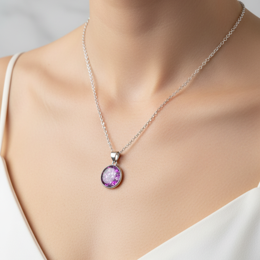 Colgante con Cenizas en Círculo de Plata con Brillo en su Interior