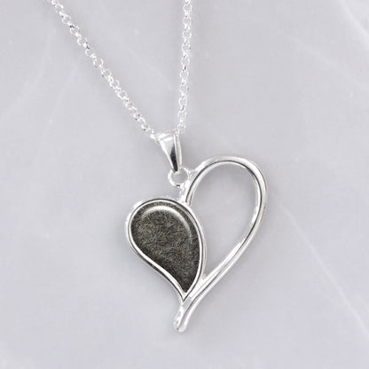 Colgante con Pelo de Mascota en Corazón de Plata latiendo.