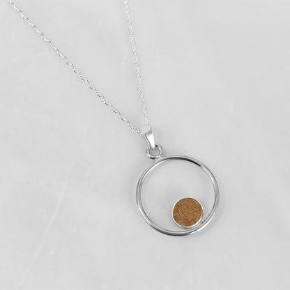 Colgante con Pelo en Círculo dentro de Aro de Plata