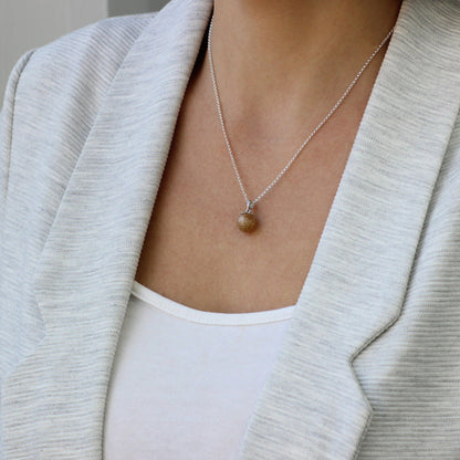 Colgante de plata · Perla con arena o tierra