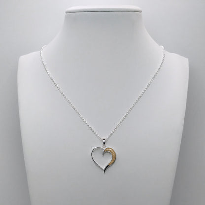 Colgante de plata con arena de playa dorada. Corazón y Luna de plata.