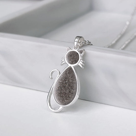Colgante con silueta de gato con cenizas de mascota.
