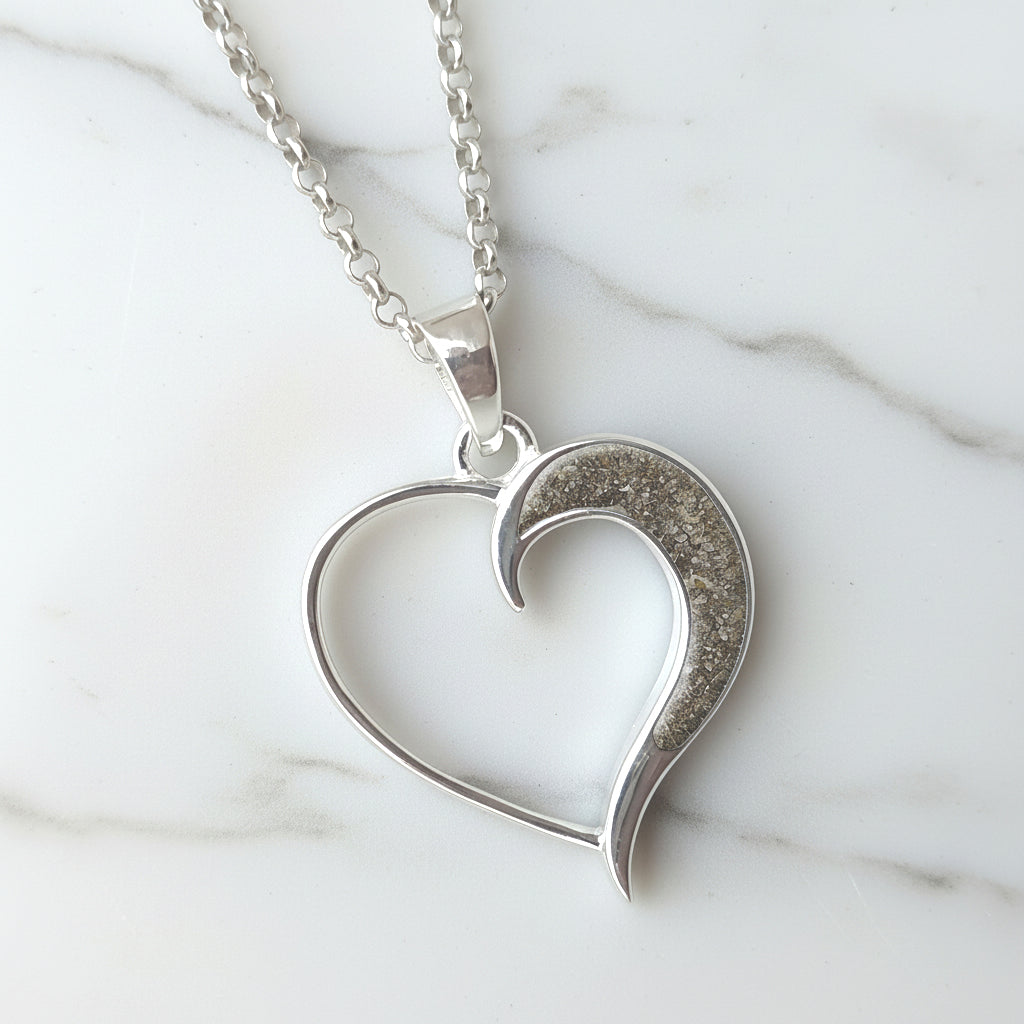 Colgante de Corazón con Luna de Cenizas · Plata de Ley 925