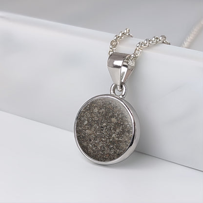 Colgante de plata · Círculo de ceniza