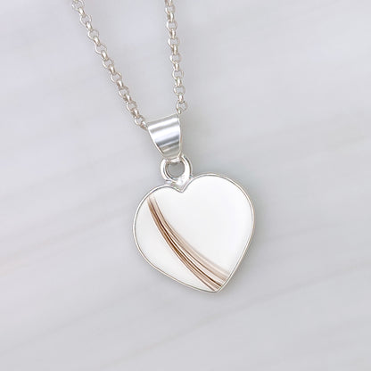 Colgante con pelo · Corazón de plata con pelo