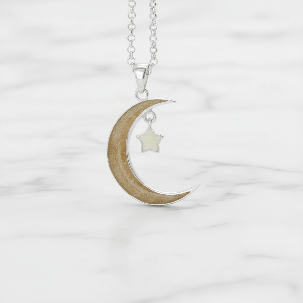 Colgante con Pelo de Mascota en Luna y Estrella de Plata 
