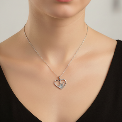 Colgante con Pelo de Mascota en  Huella dentro de Corazón de Plata y Circonitas
