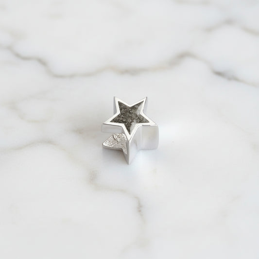 Charm de Cenizas en Estrella de Plata