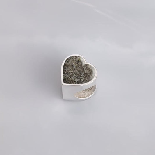 Charm de plata · Corazón de cenizas